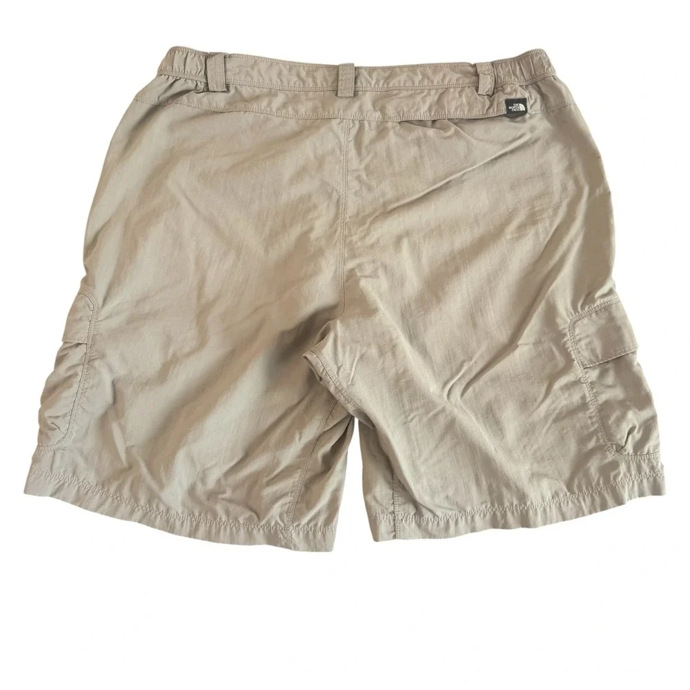 The North Face XL 10in Khaki Tan Nylon Ripstop Cargo Hiking Men's Shorts